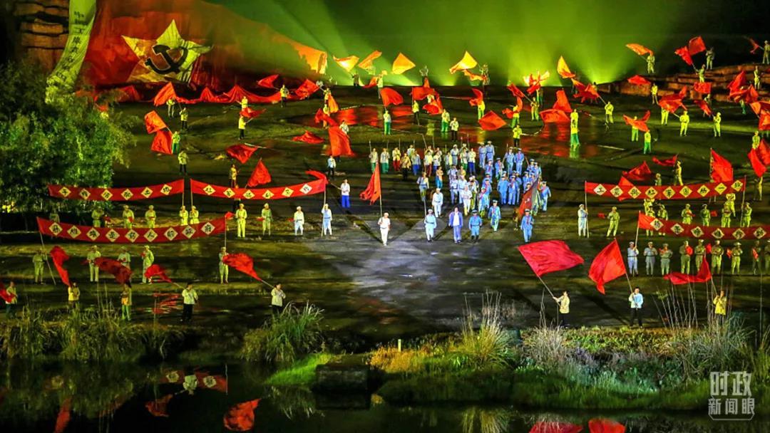 △江西吉安,大型实景演出《井冈山》在红军剧场上演。(图/视觉中国)